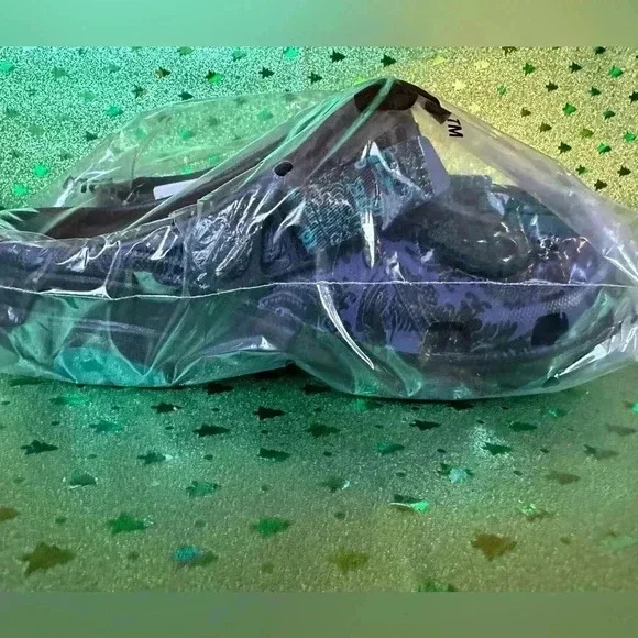 Crocs x Disney Parks W 8 / M 6 Haunted Mansion Wallpaper clogs NWT - Picture 9 of 10